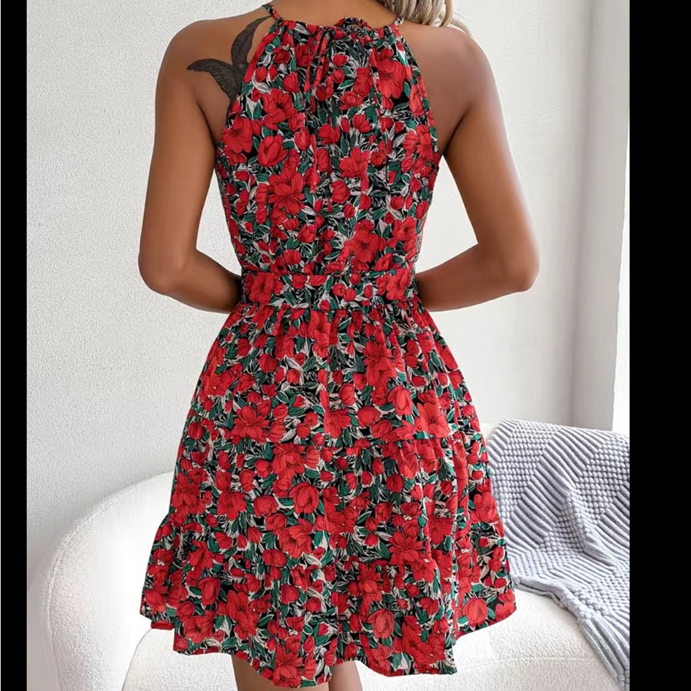 🌺 Flirty floral Halter Dress - Picture 4 of 6